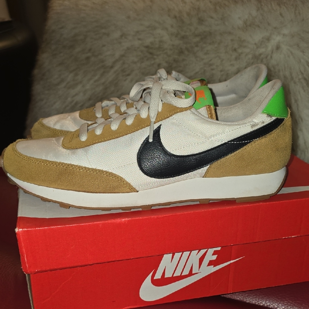 Nike Daybreak Sneakers - White, Tan, and Green, Sz 11 Womens